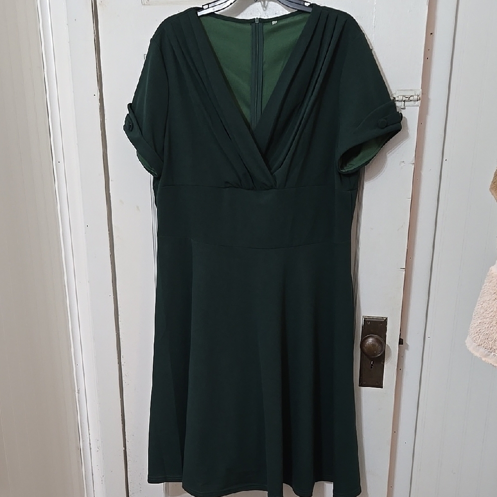 Elegant Green Women's Dress 2X CLASSY